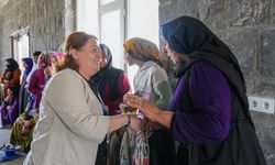 Diyarbakır’da belediye köylere indi: Kadın ve çocuklara ücretsiz dağıtıldı