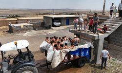 Diyarbakır’da havuz yoksa römork var: Çocuklar akın etti