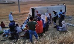 Diyarbakır’da işçileri taşıyan minibüs devrildi: 2’si ağır, yaralılar var