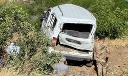 Elazığ'da araba şarampole uçtu: Ölü var