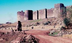 Diyarbakır'ın kuruluşu ne zaman, kimler tarafından yapılmıştır?