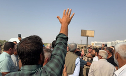 Şanlıurfa’da su kesintisi isyanı: 200 çiftçi karayolunu kapattı!