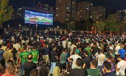 Amedspor maçını protokolde değil, taraftarlarla izledi
