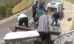 Bitlis’te briket yüklü kamyon dağa çarptı yaptı: Can kaybı var!
