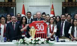 Cumhurbaşkanı Erdoğan, Hakkari takımını kabul etti