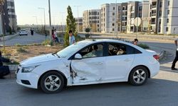 Diyarbakır TOKİ’de kaza: iki otomobil çarpıştı