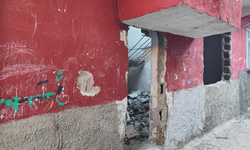 Diyarbakır’daki bu ev korkutuyor: Mahalleli isyanda!