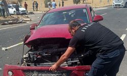 Mardin-Diyarbakır yolunda TIR ile otomobil çarpıştı