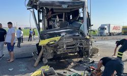 Mardin'de halk otobüsü ile TIR çarpıştı: Ölü ve yaralılar var!