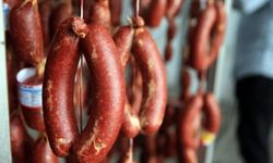 Bakanlık açıkladı: Bakın sucuk yerine ne yedirmişler!