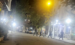 Diyarbakır'da kahvehane önünde tabureli kavga: O anlar kamerada!