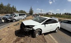 Diyarbakır’da kamyonet ile otomobil çarptı!