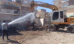 Diyarbakır'da kentsel dönüşüm bekleyen mahalleydi: Metruk yıkımı yapıldı!