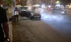 Diyarbakır'da trafikte seyir halindeki araçta duman paniği