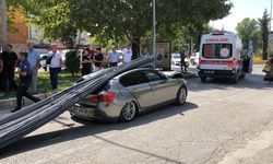 Elazığ'da korkunç kaza: Tonlarca demir lüks otomobilin üzerine düştü!