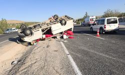 Şanlıurfa'da işçileri taşıyan minibüs devrildi: Çok sayıda yaralı var