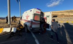 Ağrı’da ambulans kamyonetle çarpıştı: Ağır yaralılar var