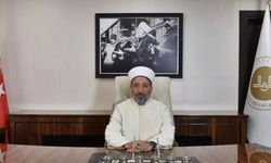 Diyanet İşleri Başkanı makamına Atatürk portresi astı