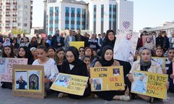 Diyarbakır ‘Rojin Kabaiş’ için ayakta: Onlarca kişi oturdu
