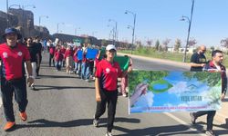 Diyarbakır’da öğretmen, öğrenci ve veliler yürüdü