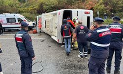 İşçi servisi devrildi: Ölü ve yaralılar var