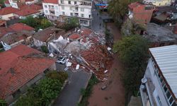 İşte Balıkesir Sındırgı’da depremde çöken binalar