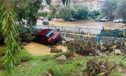 İzmir Foça'da sağanak yağış: Bir kişi kayıp!