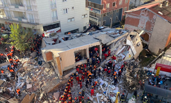 Kocaeli’de bina çöktü: 7 kişinin enkaz altında kaldığı tahmin ediliyor!