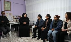 Koma Amed’den Rojin Kabaiş’in ailesine ziyaret
