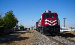 Diyarbakır'da otomobil trene çarptı: Yaralı var!