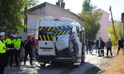Muş’ta yolcu tren öğrenci servisine çarptı: çok sayıda yaralı var