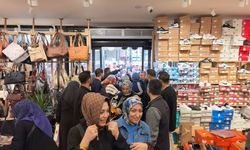 10 TL’ye çanta, ayakkabı, kıyafet sattı: Duyan oraya koştu!
