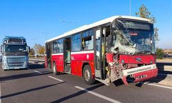 Diyarbakır’da belediye otobüsü kaza yaptı: Yaralılar var!