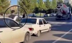 Diyarbakır’da pes dedirten görüntü: Arabayı ayaklarıyla itti