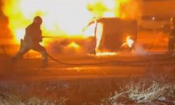 Diyarbakır'da ticari araç alevler içinde kaldı