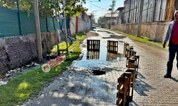 Diyarbakır’da yol çöktü: Vatandaş trafiğe kapattı!