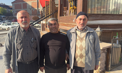 Doktoru dinledi, gırtlak kanserini oynayarak yendi!