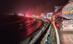 Elazığ-Diyarbakır yolunda kilometrelerce araç kuyruğu oluştu!