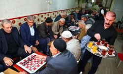 Elazığ’daki çay ocağı ilgi odağı oldu: Diyarbakırlılar da gidiyor!