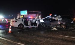 İki otomobil çarpıştı: Aynı aileden 3 ölü, 6 yaralı