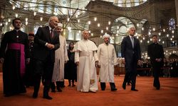 İlk durağı Sultanahmet Camii oldu.: “Ayakkabı detayı takdir topladı