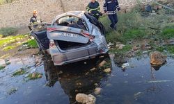 Otomobil dere yatağına devrildi: 1 ölü, 2 yaralı