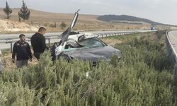 Otomobil taklalar atarak refüje uçtu: Ölü ve yaralılar var!