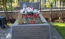 Tahir Elçi mezarı başında çiçeklerle anıldı
