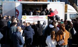 Ücretsiz sıvı yağ dağıtıldı: Vatandaş birbirini ezdi!