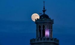 Van'da ay doğarken güneş battı