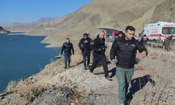 Van'da otomobil Zernek Barajı'na uçtu: 2 kişi öldü, 1 şahıs kayıp!