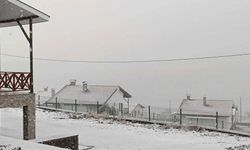 Mevsimin ilk karı yağdı: O ilçe beyaza büründü!