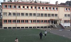 Deprem sonrası kullanılamıyordu: 50 yıllık okul yıkımı bekliyor!