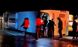 Diyarbakır yolcu otobüsü devrildi: Yaralılar var!